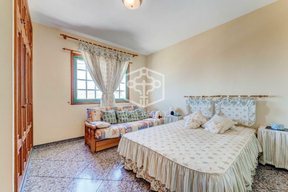 Villa a Adeje, Tenerife, Spagna 6 camere da letto, 214 mq. N° 94508