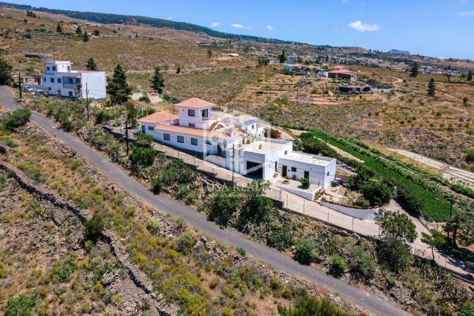 Villa a Adeje, Tenerife, Spagna 6 camere da letto, 214 mq. N° 94508