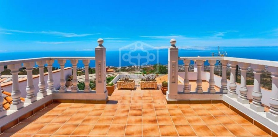 Villa Adeje, Tenerife, Spain 6 bedrooms, 214 sq.m. No. 94508