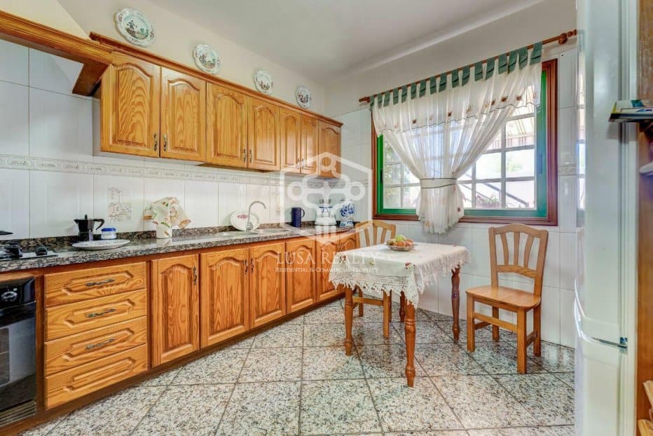 Villa a Adeje, Tenerife, Spagna 6 camere da letto, 214 mq. N° 94508