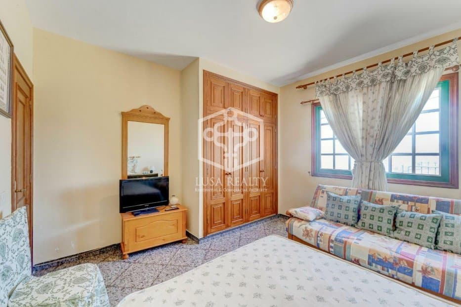 Villa a Adeje, Tenerife, Spagna 6 camere da letto, 214 mq. N° 94508