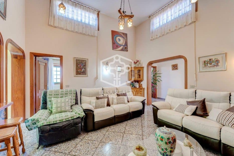 Villa a Adeje, Tenerife, Spagna 6 camere da letto, 214 mq. N° 94508