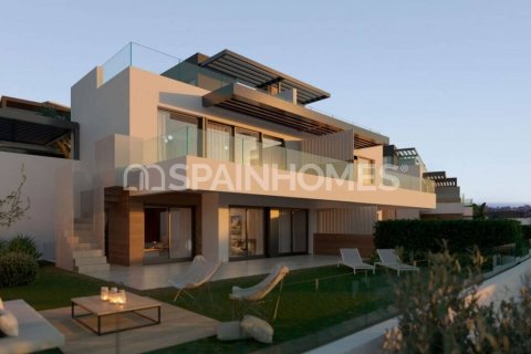 Villa till salu i Estepona, Malaga, Spanien 3 sovrum, 181 kvm. Nr. 48398 - foto 5