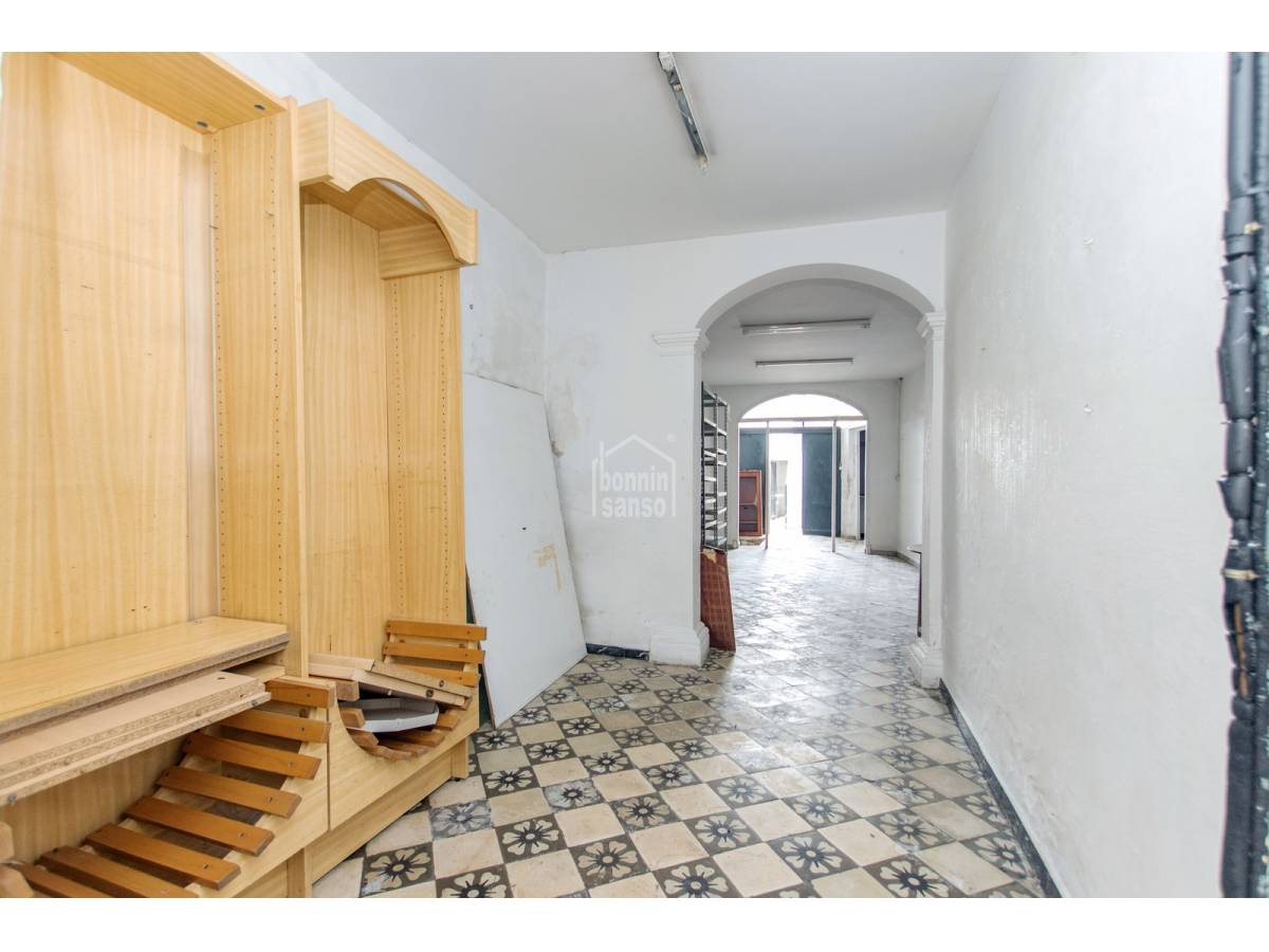 Proprietà commerciale a Mahon, Menorca, Spagna 4 camere da letto, 332 mq. N° 102745