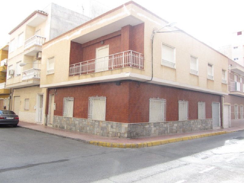 Kaupunkipientalo Guardamar del Segura, Alicante, Espanja 4 makuuhuonetta, 220 m2 No. 91368