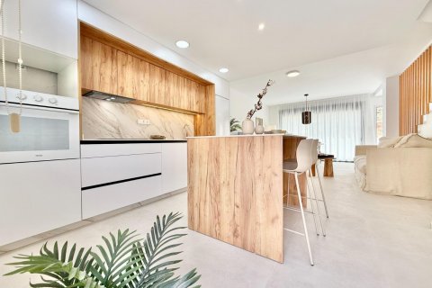 Kaupunkipientalo myytävänä Cox, Alicante, Espanja, 2 makuuhuonetta, 81 m2 No. 114699 - kuva 14