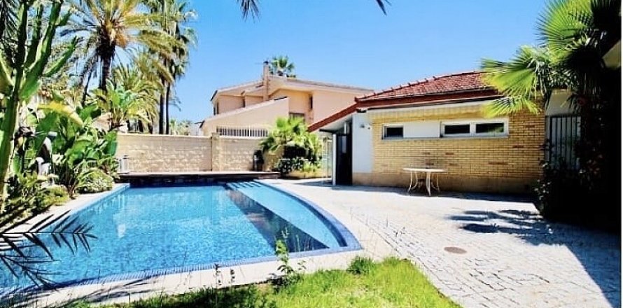 Villa La Zenia, Alicante, Spain 4 bedrooms, 240 sq.m. No. 117577