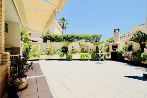 Villa for sale La Zenia, Alicante, Spain 4 bedrooms, 240 sq.m. No. 117577 - photo 3