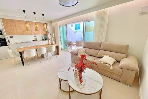 Продажа бунгало в Торре-де-ла-Орадада, Аликанте, Испания 3 спальни, 65м2 №117576 - фото 11