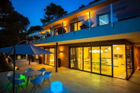 Hus till salu Tossa de Mar, Girona, Spanien 6 sovrum, 476 kvm. Nr. 22435 - foto 19