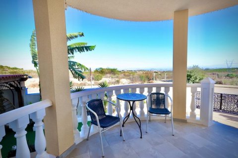Villa for sale San Miguel de Salinas, Alicante, Spain 4 bedrooms, 163 sq.m. No. 115154 - photo 3