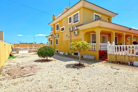 Villa for sale Torrevieja, Alicante, Spain 6 bedrooms, 340 sq.m. No. 115149 - photo 15