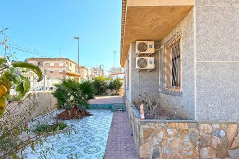 Villa for sale Torrevieja, Alicante, Spain 4 bedrooms, 190 sq.m. No. 115152 - photo 1