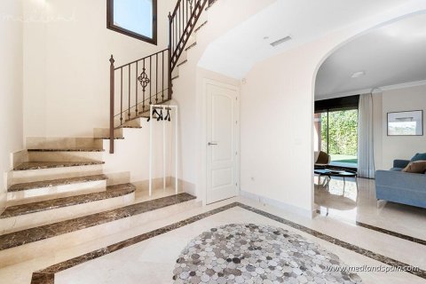 Villa in vendita Estepona, Malaga, Spagna 4 camere da letto, 276 mq. N° 108425 - foto 12