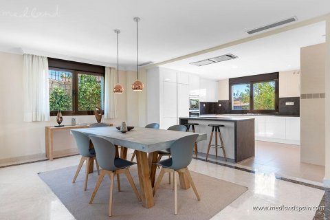 Villa in vendita Estepona, Malaga, Spagna 4 camere da letto, 276 mq. N° 108425 - foto 5