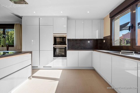 Willa Estepona, Malaga, Hiszpania 3 sypialnie, 283 mkw. nr 108424 – zdjęcie 9