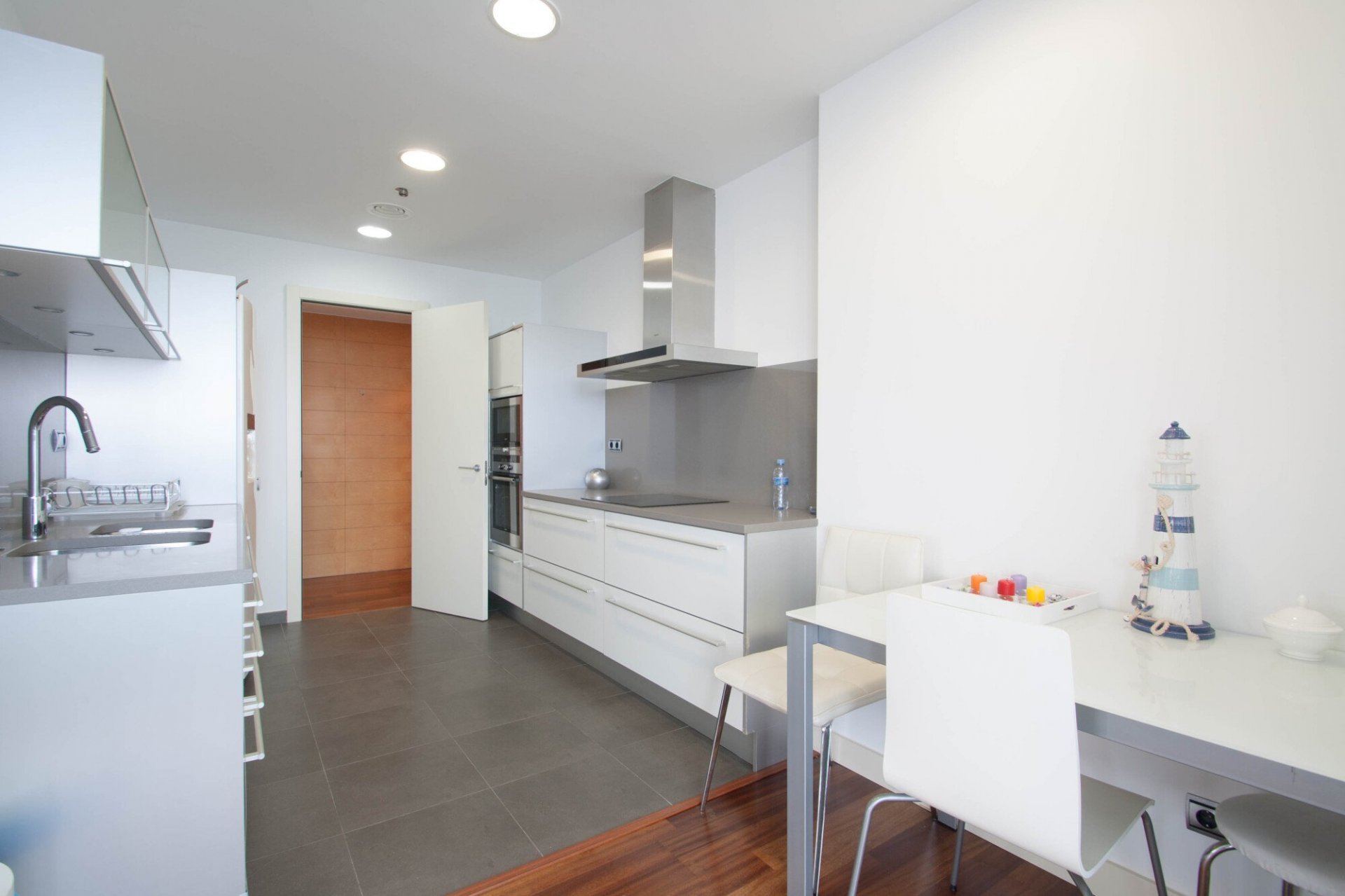 Квартира в Барселона, Испания 4 спальни, 170м2 №27926