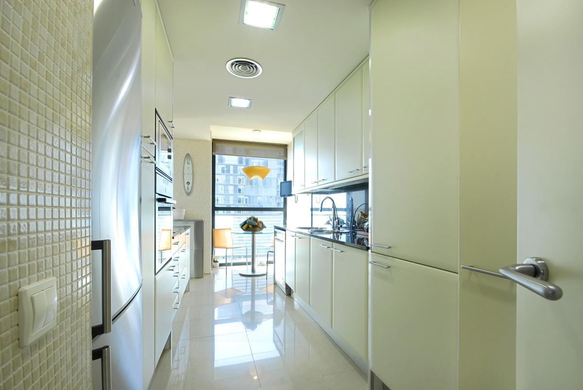 Apartamento en Barcelona, España 3 dormitorios, 176 m2 No. 22064