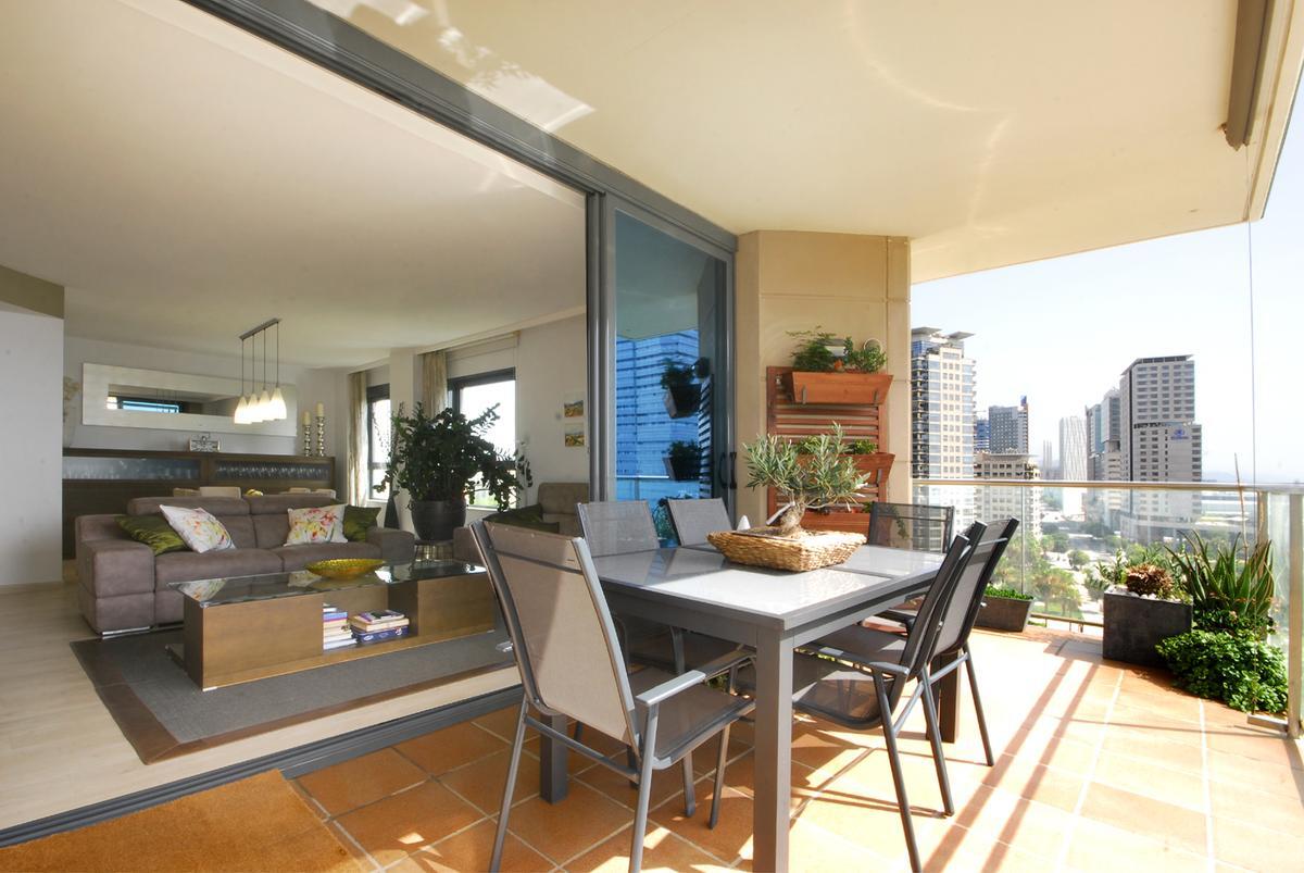 Apartamento en Barcelona, España 3 dormitorios, 176 m2 No. 22064