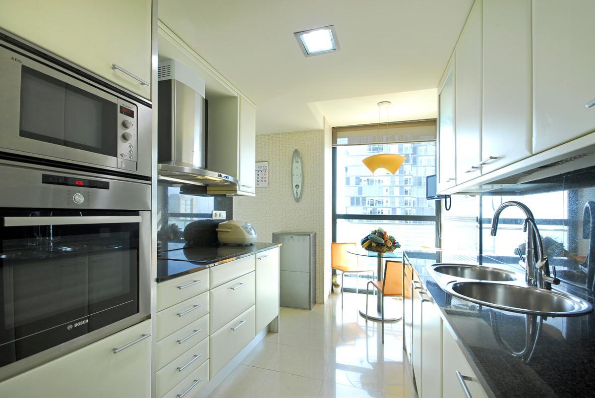 Apartamento en Barcelona, España 3 dormitorios, 176 m2 No. 22064