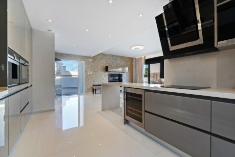 Villa for sale Cabo Roig, Alicante, Spain 3 bedrooms, 196 sq.m. No. 116093 - photo 9