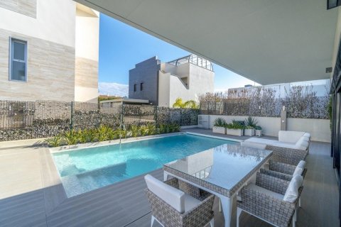 Villa for sale Cabo Roig, Alicante, Spain 3 bedrooms, 196 sq.m. No. 116093 - photo 4