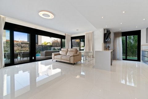Villa for sale Cabo Roig, Alicante, Spain 3 bedrooms, 196 sq.m. No. 116093 - photo 3