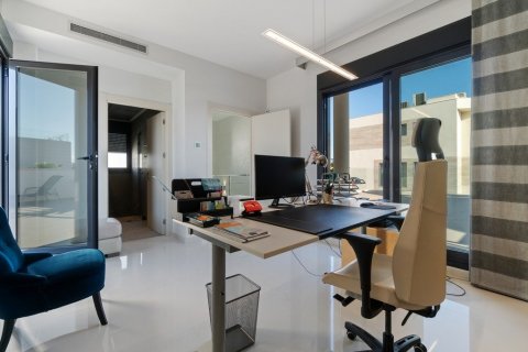 Villa for sale Cabo Roig, Alicante, Spain 3 bedrooms, 196 sq.m. No. 116093 - photo 18