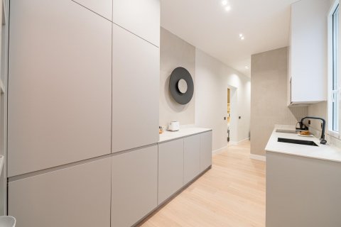 Apartment for sale Madrid, Spain 2 bedrooms, 88 sq.m. No. 89853 - photo 7