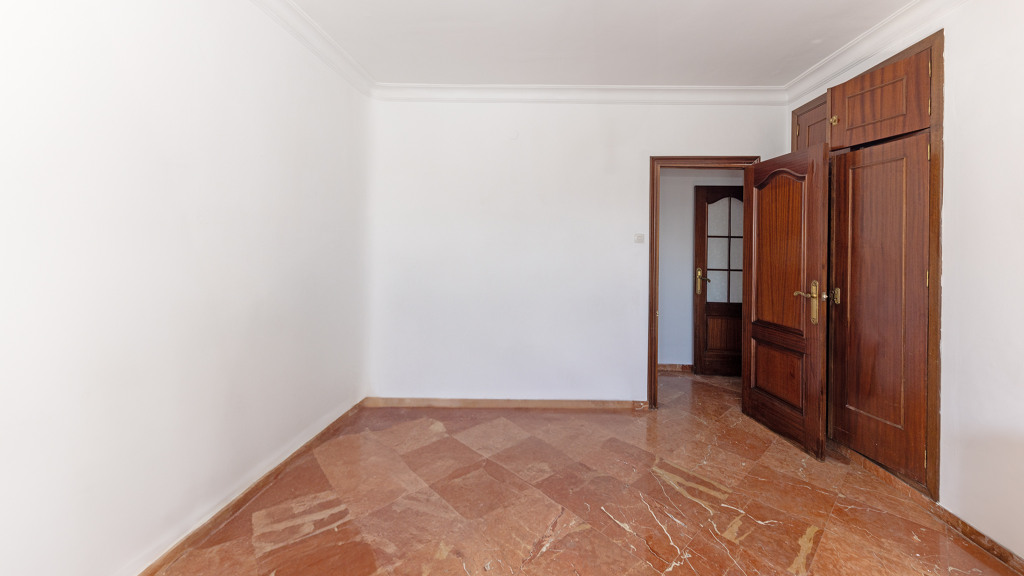Lägenhet i Sevilla, Seville, Spanien 5 sovrum, 154 kvm. Nr. 98996