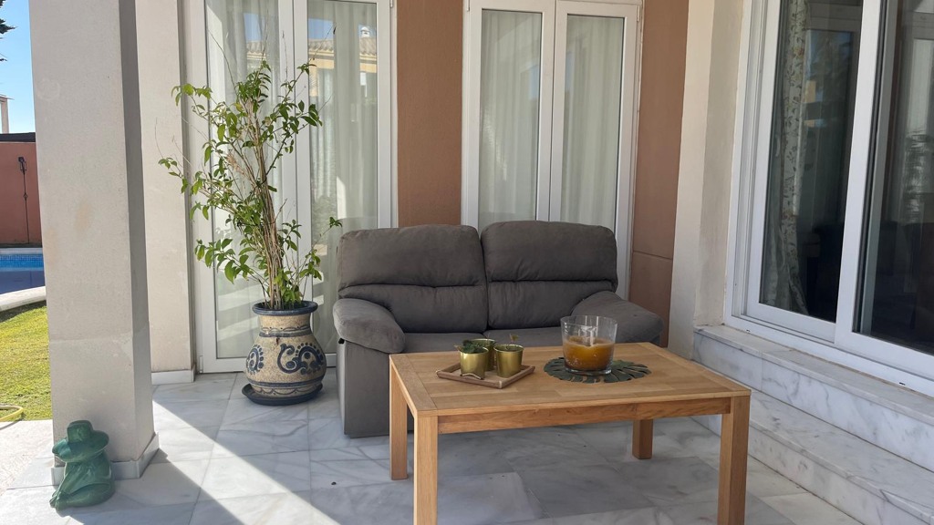 Villa à El Puerto de Santa Maria, Cadiz, Espagne 4 chambres, 250 m2 No. 106352