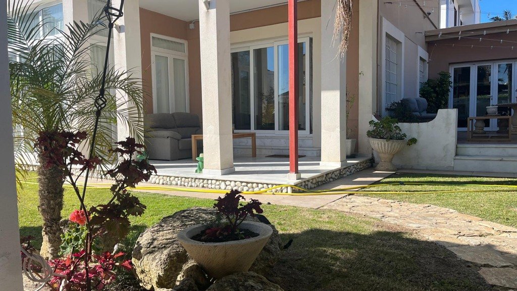 Villa à El Puerto de Santa Maria, Cadiz, Espagne 4 chambres, 250 m2 No. 106352