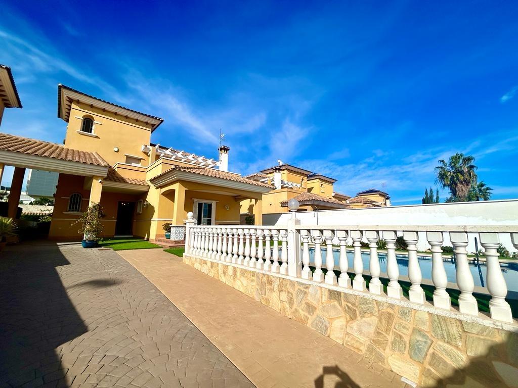 Villa in Alicante, Spain 4 bedrooms, 157 sq.m. No. 89432