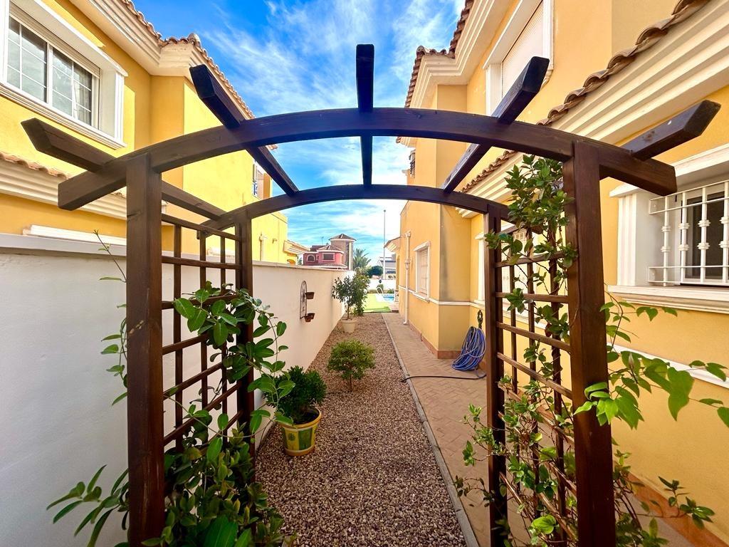 Villa in Alicante, Spain 4 bedrooms, 157 sq.m. No. 89432