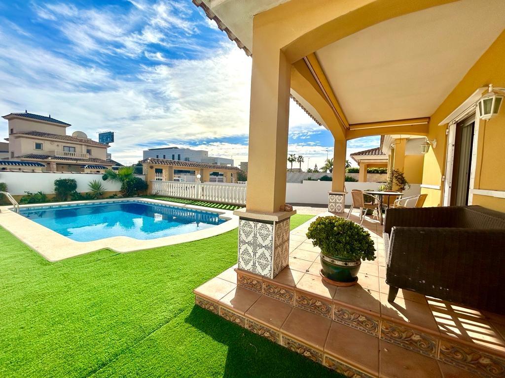 Villa in Alicante, Spain 4 bedrooms, 157 sq.m. No. 89432