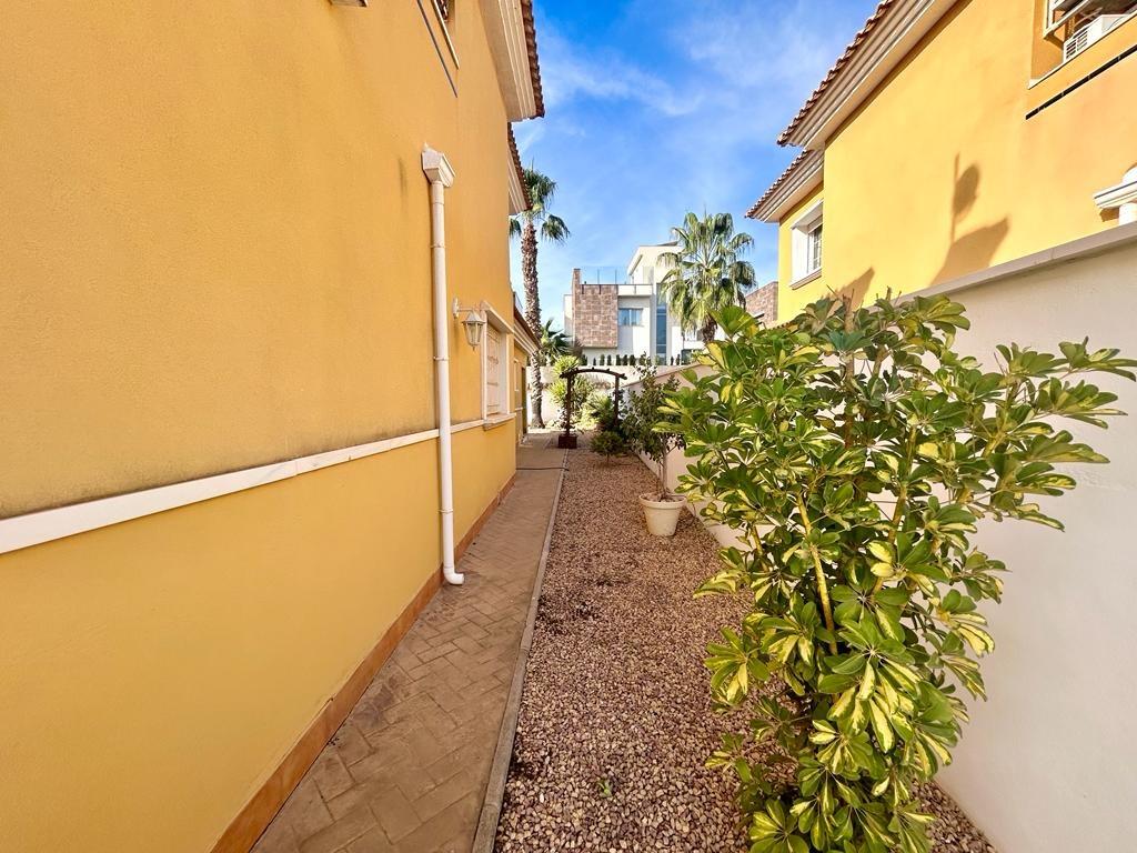 Villa in Alicante, Spain 4 bedrooms, 157 sq.m. No. 89432