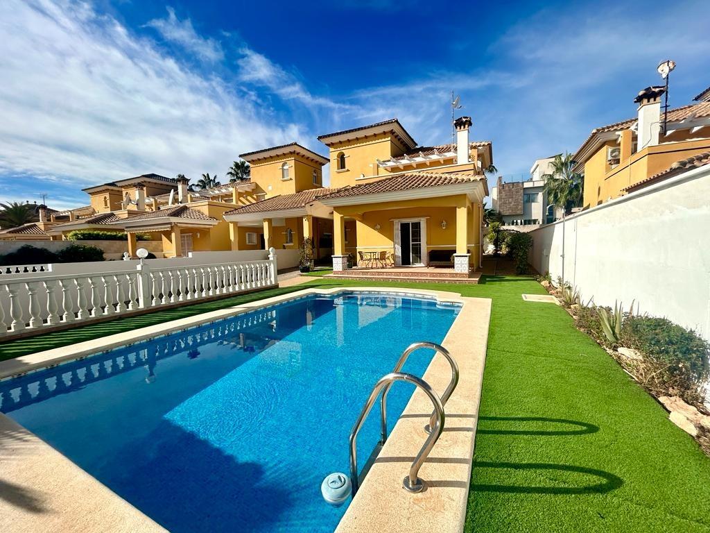 Villa in Alicante, Spain 4 bedrooms, 157 sq.m. No. 89432