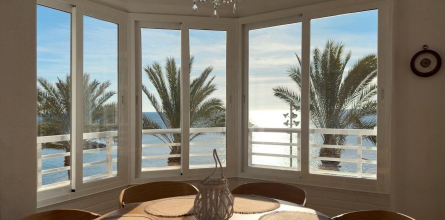 Apartment Torrevieja, Alicante, Spain 4 bedrooms, 120 sq.m. No. 115087
