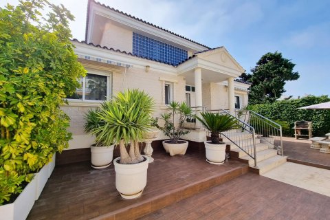 Villa for sale Torrevieja, Alicante, Spain 5 bedrooms, 469 sq.m. No. 115090 - photo 2