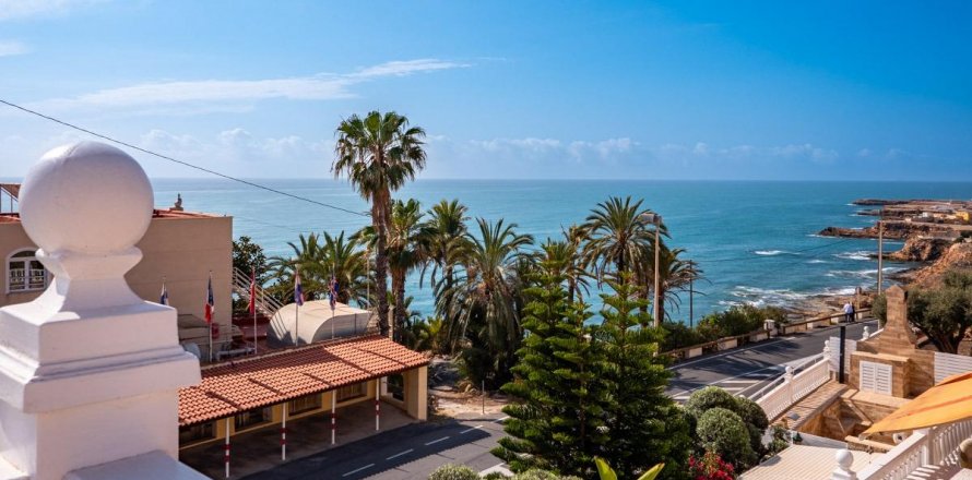 Villa Torrevieja, Alicante, Espagne 6 chambres, 350 m2 No. 109157