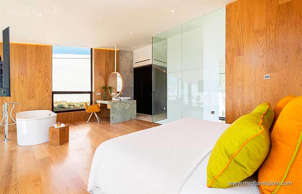 Villa in Fuengirola, Malaga, Spain 4 bedrooms, 625.21 sq.m. No. 104825