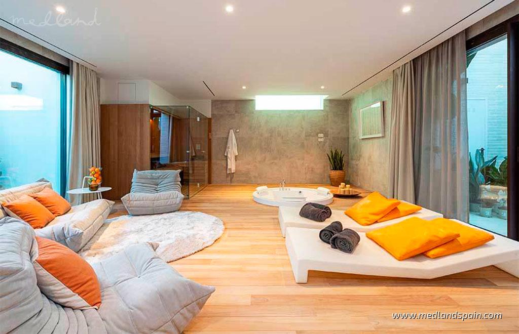 Villa in Fuengirola, Malaga, Spain 4 bedrooms, 625.21 sq.m. No. 104825