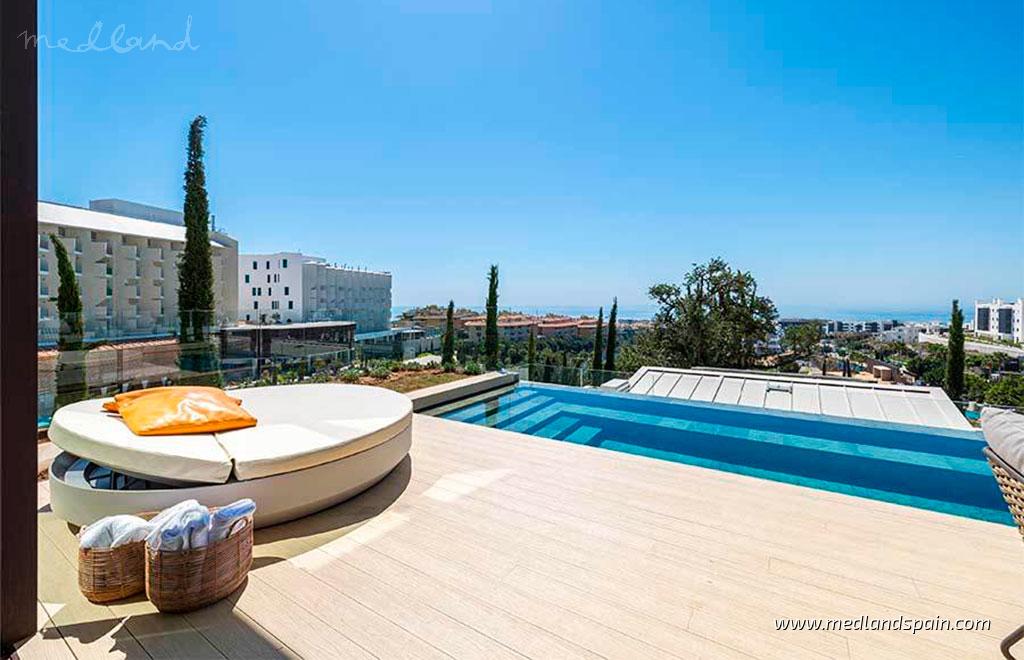 Villa in Fuengirola, Malaga, Spain 4 bedrooms, 625.21 sq.m. No. 104825