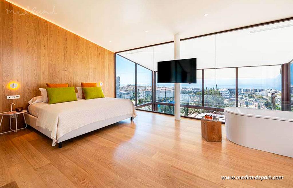Villa in Fuengirola, Malaga, Spain 4 bedrooms, 625.21 sq.m. No. 104825
