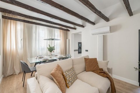 Apartment for sale Madrid, Spain 2 bedrooms, 74 sq.m. No. 90228 - photo 3