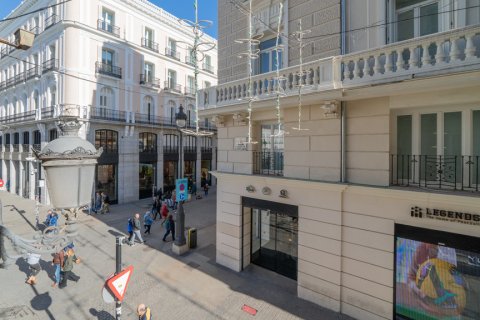 Lägenhet till salu Madrid, Spanien 5 sovrum, 319 kvm. Nr. 107417 - foto 15