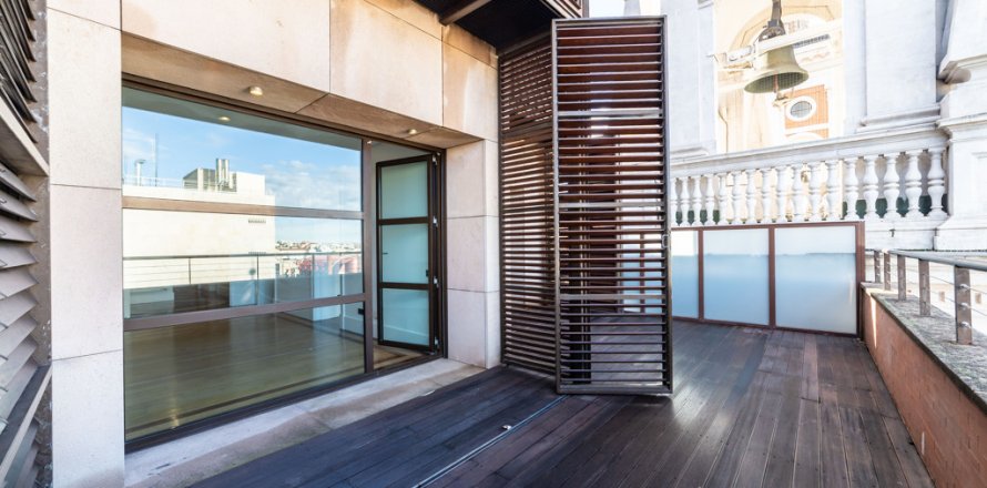 Bliźniak Madrid, Hiszpania 4 sypialnie, 333 mkw. nr 108370