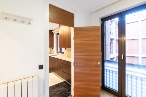 Bliźniak Madrid, Hiszpania 4 sypialnie, 333 mkw. nr 108370 – zdjęcie 3