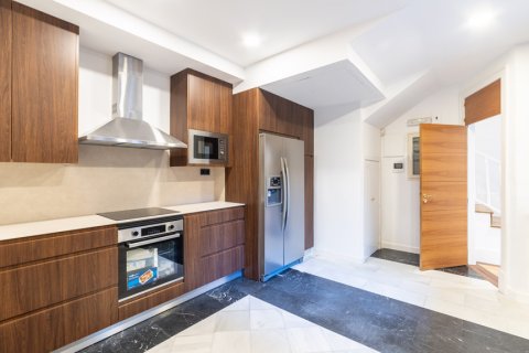 Bliźniak Madrid, Hiszpania 4 sypialnie, 333 mkw. nr 108370 – zdjęcie 5