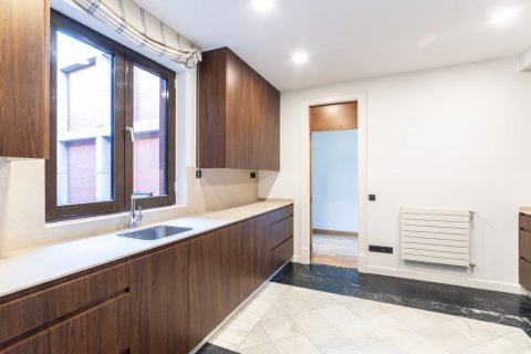 Bliźniak Madrid, Hiszpania 4 sypialnie, 333 mkw. nr 108370 – zdjęcie 7
